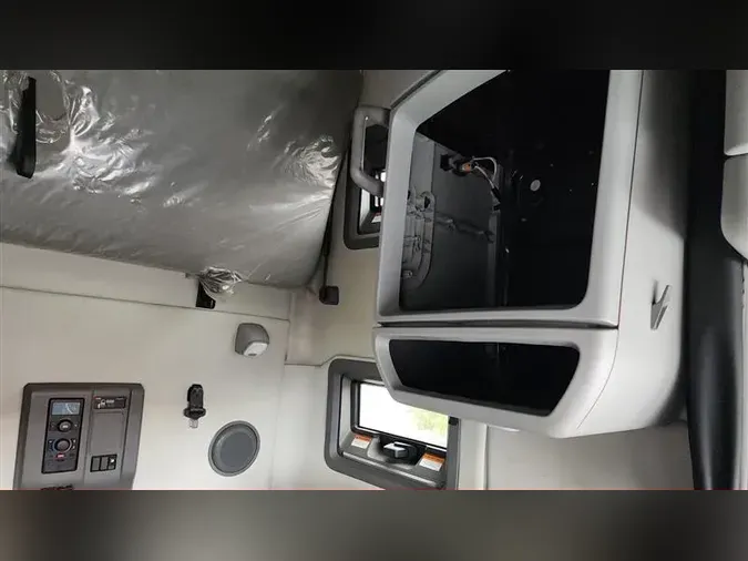 2022 VOLVO VNL760