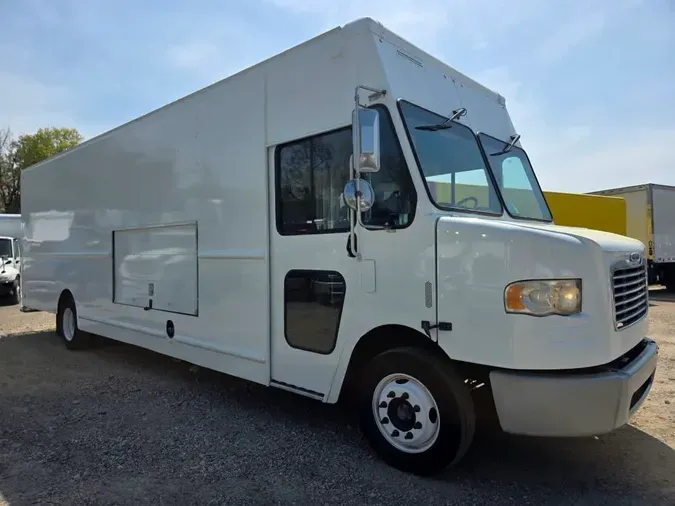 2017 FRTLR CUSTOM CHASSIS CORP MT-55 WALK-IN