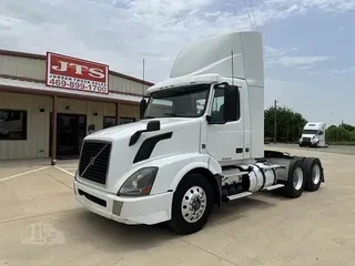 2018 VOLVO VNL64T300