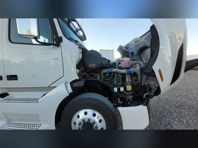 2019 Volvo VNL300
