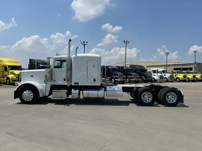 2023 Peterbilt 389