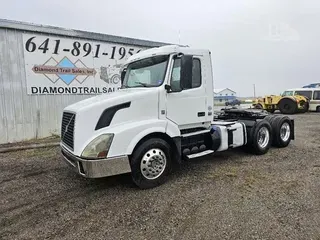 2015 VOLVO VNL64T300