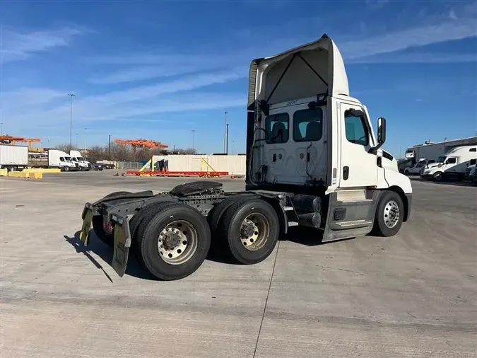 2021 FREIGHTLINER CA126