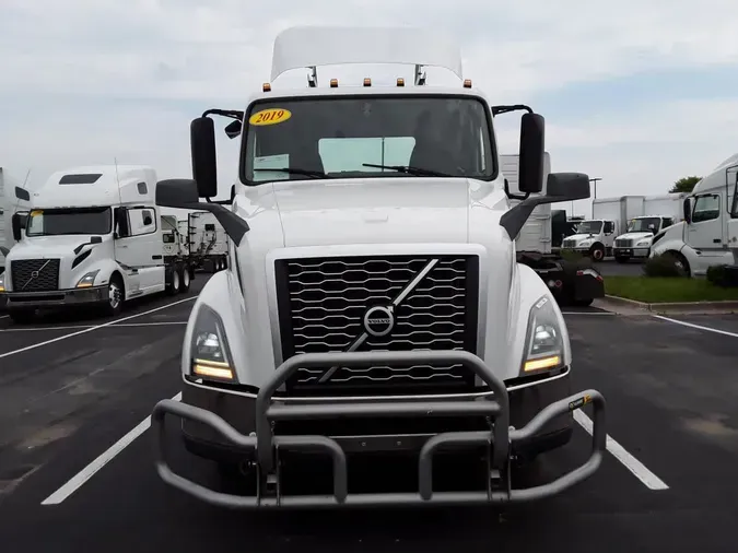 2019 VOLVO VNL64T-300