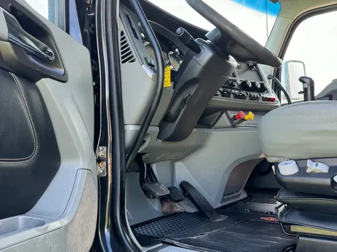 2021 Kenworth T880
