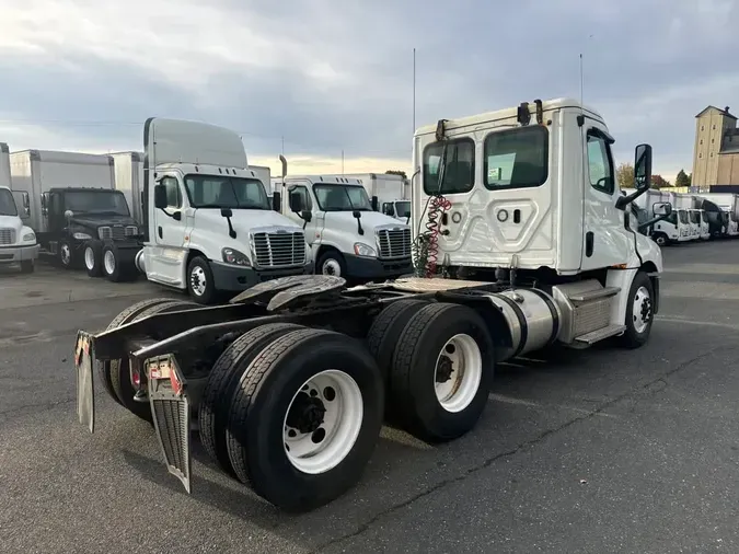 2019 FREIGHTLINER/MERCEDES NEW CASCADIA 126