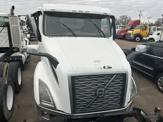 2020 VOLVO VNR64T300