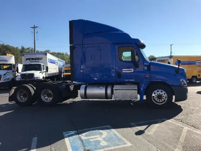 2018 FREIGHTLINER X12564ST