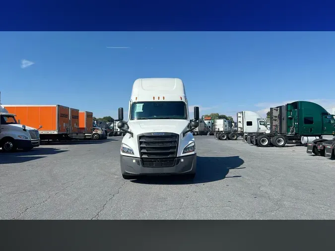 2022 Freightliner Cascadia 126