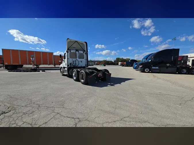 2020 Freightliner Cascadia 126