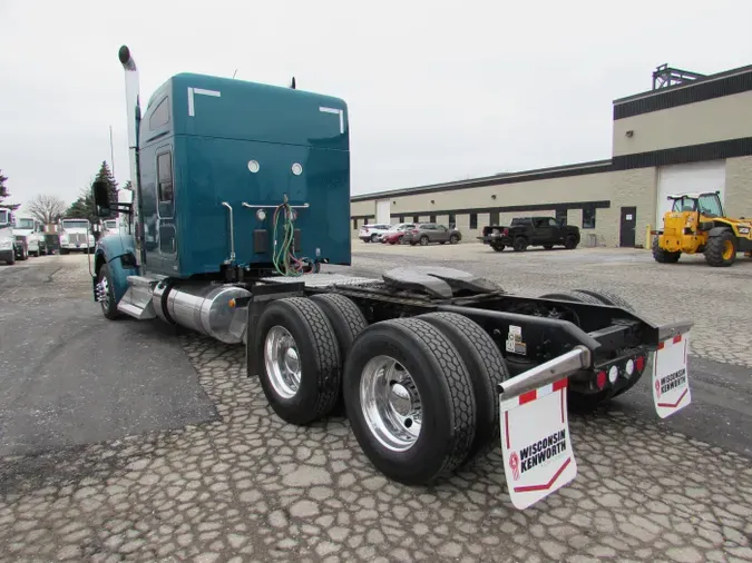 2023 Kenworth W990