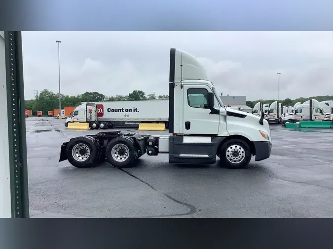 2020 Freightliner Cascadia 126
