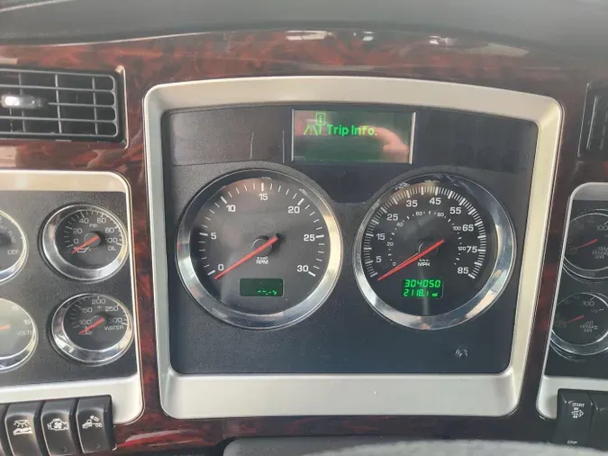 2021 Kenworth W900L