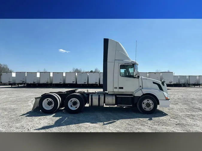 2015 Volvo VNL300