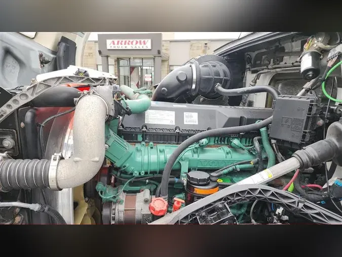 2018 VOLVO VNL670