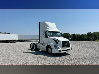 2017 Volvo VNL300