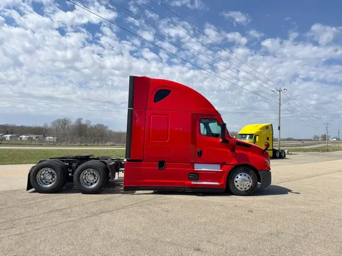 2023 FREIGHTLINER Cascadia 126