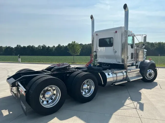 2023 Kenworth W900L