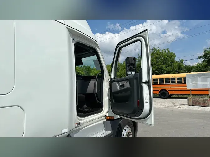 2021 Freightliner Cascadia 126