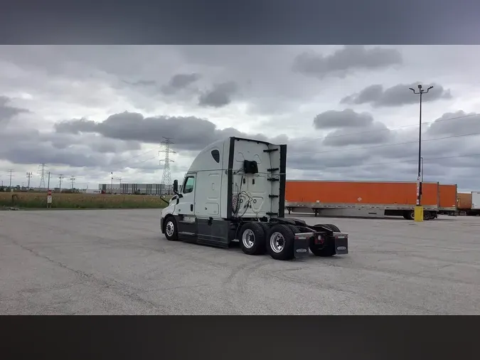 2023 Freightliner Cascadia 126