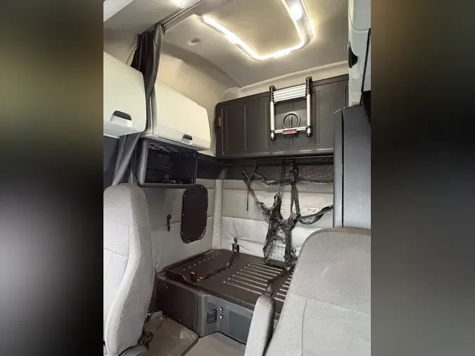 2021 FREIGHTLINER/MERCEDES NEW CASCADIA PX126642bba0d6231b09f8b9f427fdde9ab6dec