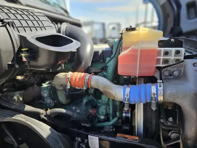2019 VOLVO VNL64T760