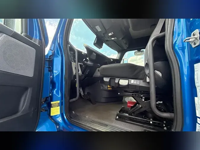 2021 FREIGHTLINER CA126