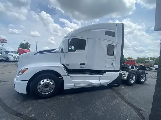 2025 Kenworth T680