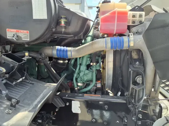 2020 VOLVO VHD64BT3002bbdb813b3e1e4ec1ea8fee6b8a427e4