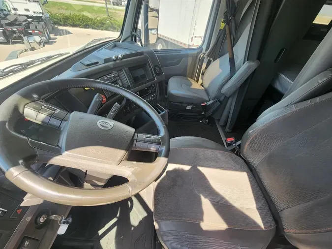 2021 VOLVO VNL64T760