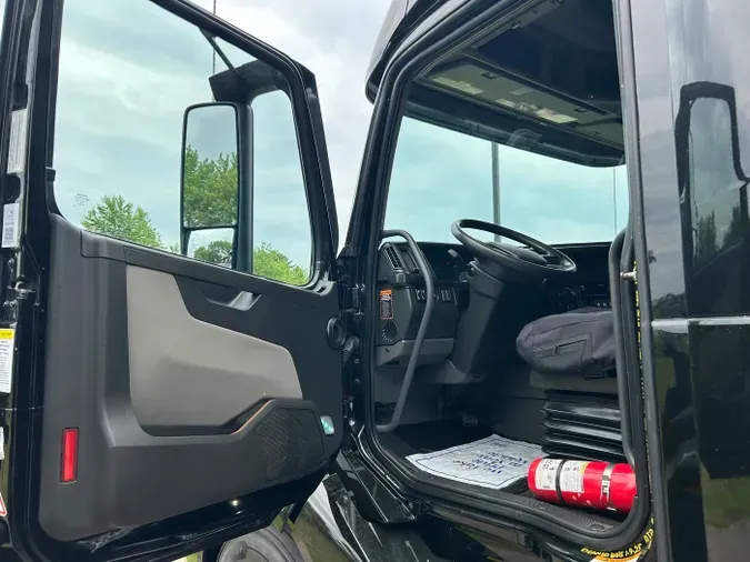 2021 Volvo VNL 860