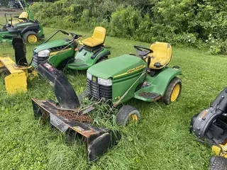 John Deere GT235
