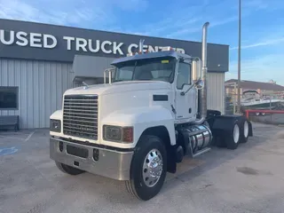 2019 MACK PI64T