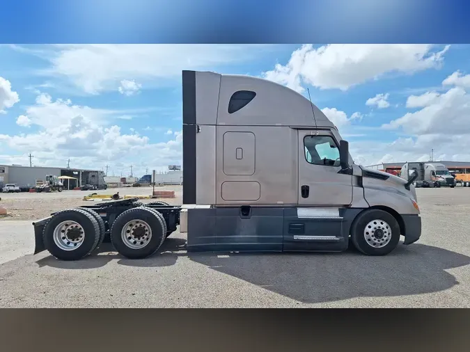 2023 Freightliner Cascadia 126
