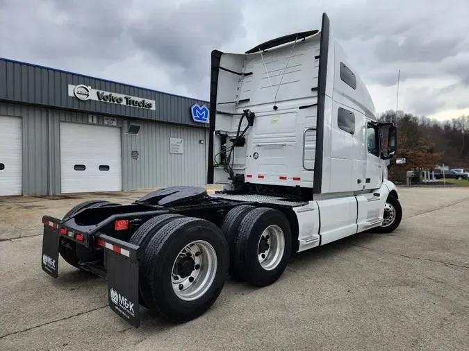 2021 VOLVO VNL64T760