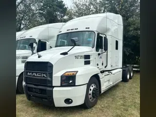 2022 MACK AN64T70