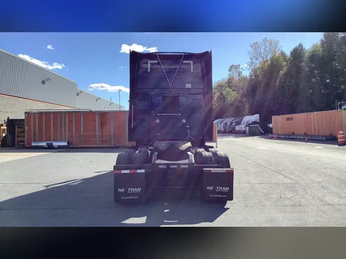 2022 Volvo VNL860