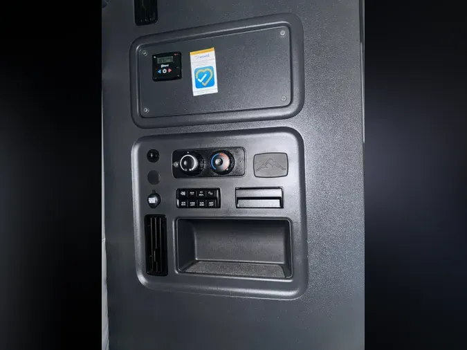 2021 FREIGHTLINER Cascadia 126