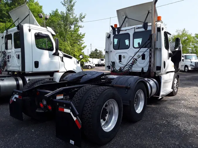 2015 FREIGHTLINER/MERCEDES CASCADIA 125