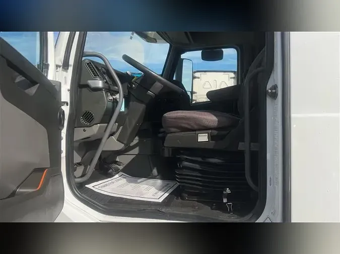 2019 VOLVO VNL760