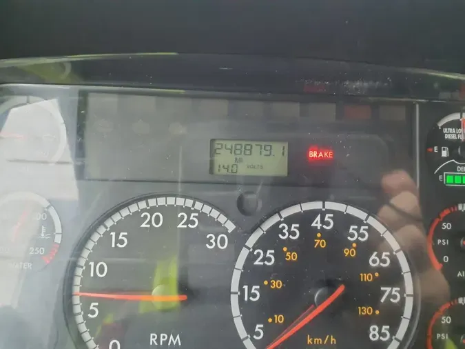 2015 FREIGHTLINER/MERCEDES M2 106