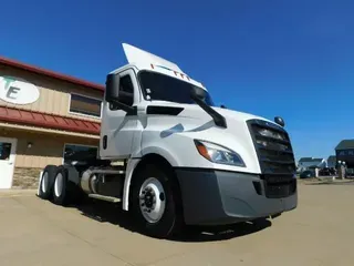 2019 Freightliner Cascadia 126 Day Cab