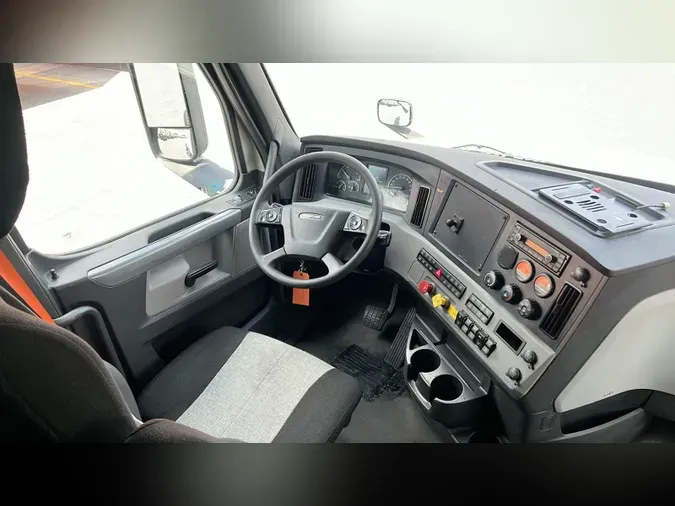 2021 Freightliner Cascadia 126