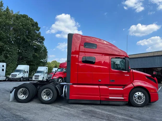 2020 VOLVO VNL64T760