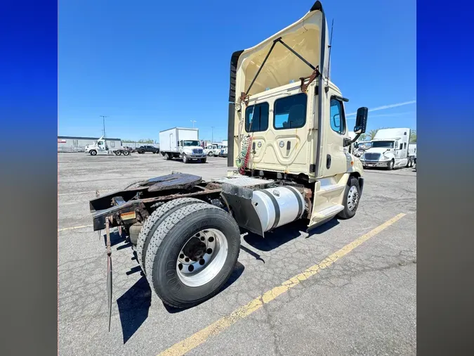 2017 FREIGHTLINER/MERCEDES CASCADIA 113