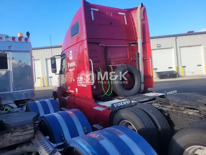 2010 VOLVO VNL64T670