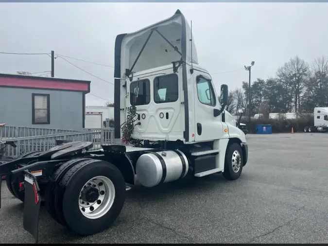 2018 FREIGHTLINER/MERCEDES CASCADIA 125