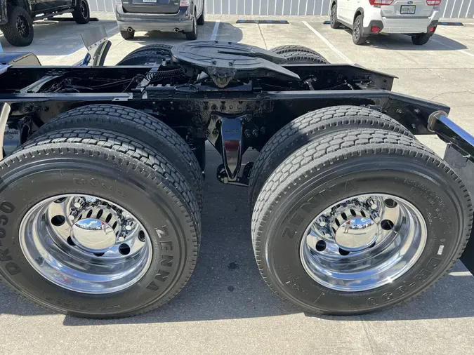 2019 Freightliner Cascadia 126