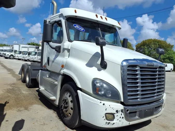 2019 FREIGHTLINER/MERCEDES CASCADIA 125