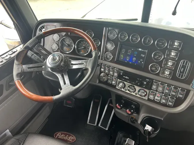 2021 Peterbilt 389